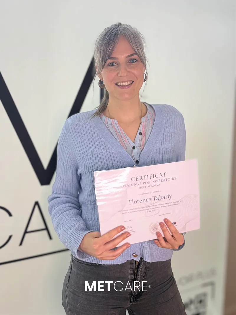 Participante avec son certificat METCARE®